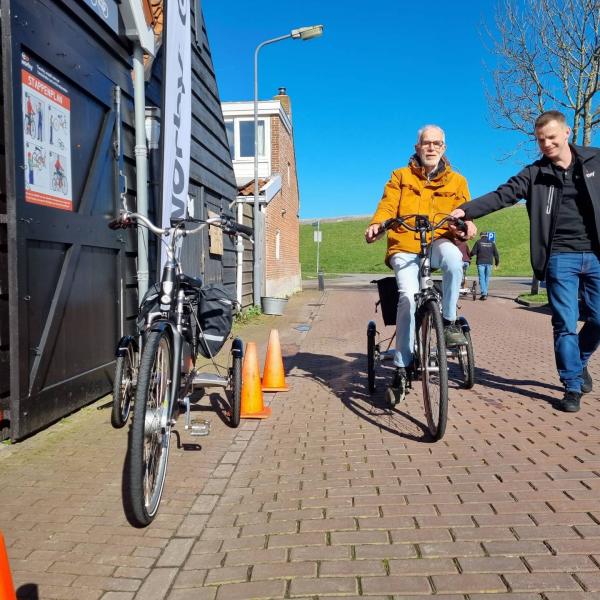 Hoe blijf ik thuis fit? FietsFit oefeningen voor ouderen